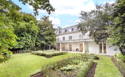 Estate in Neuilly-sur-Seine, Île-de-France, France 1