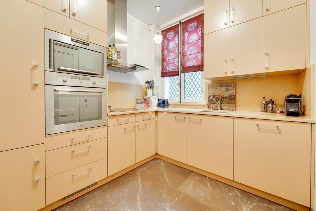 Apartment in Triangle d'Or, Paris 8e Arrondissement, Paris 5 - 16327398