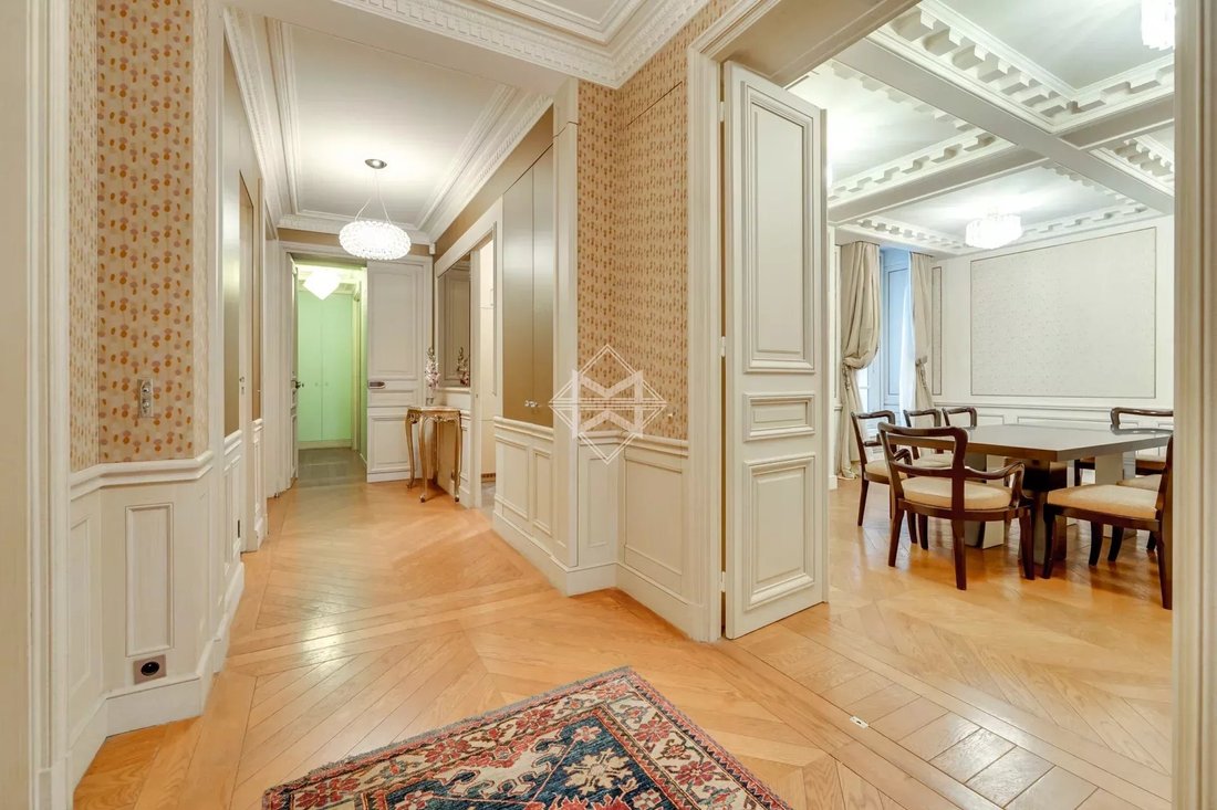 Apartment in Triangle d'Or, Paris 8e Arrondissement, Paris 4 - 16327398