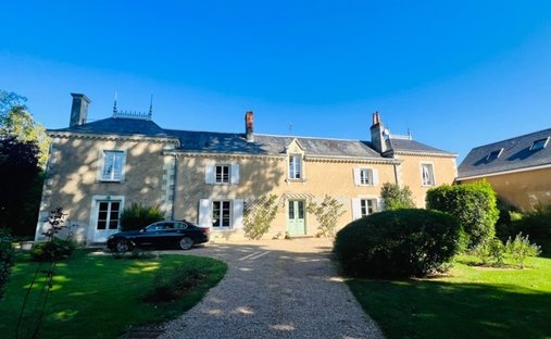 Vienne Department (86) 19th And 20th Century Chateau 345 Acres Of Land