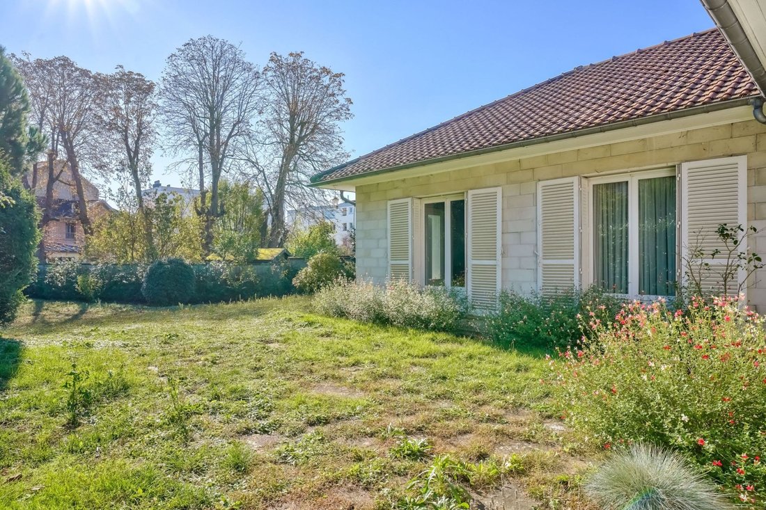 House in Le Vésinet, Ile-de-France, France 1 - 16255917