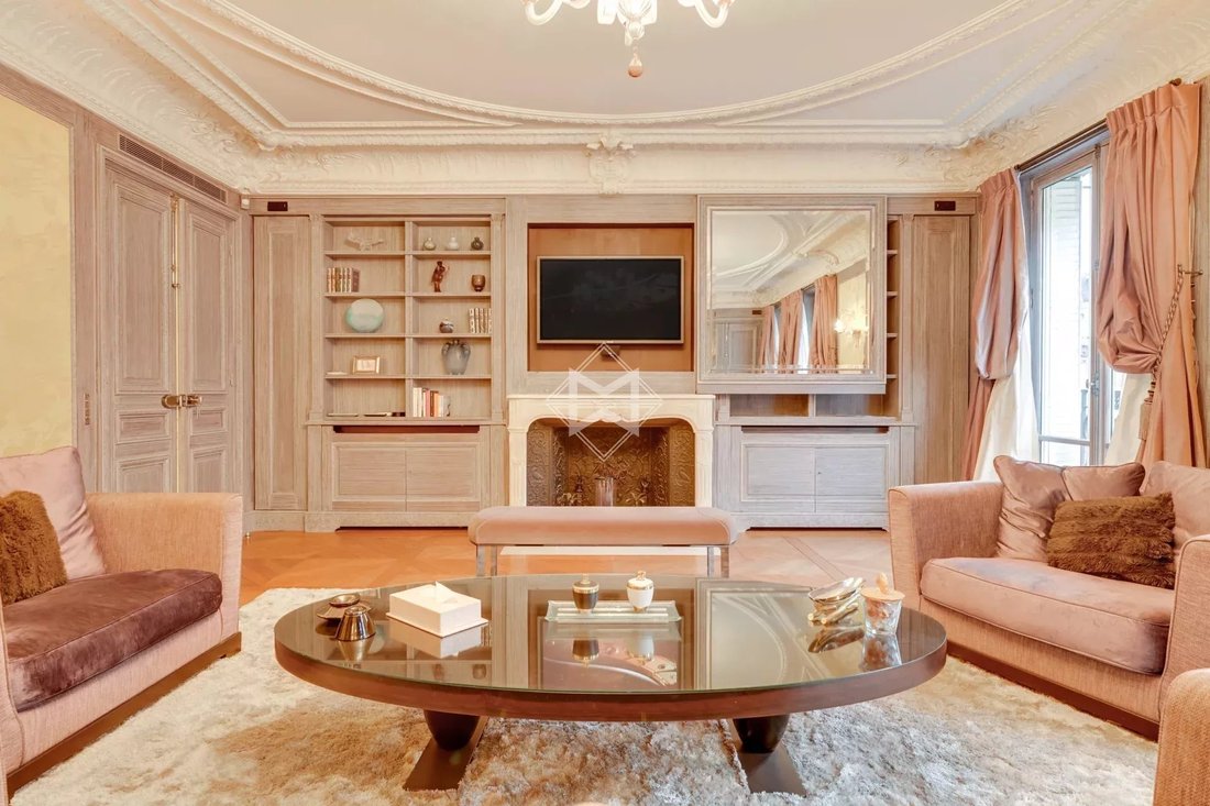 Apartment in Triangle d'Or, Paris 8e Arrondissement, Paris 3 - 16327398