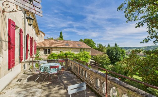 Castle for Sale in Penne-d'Agenais, Nouvelle-Aquitaine, France