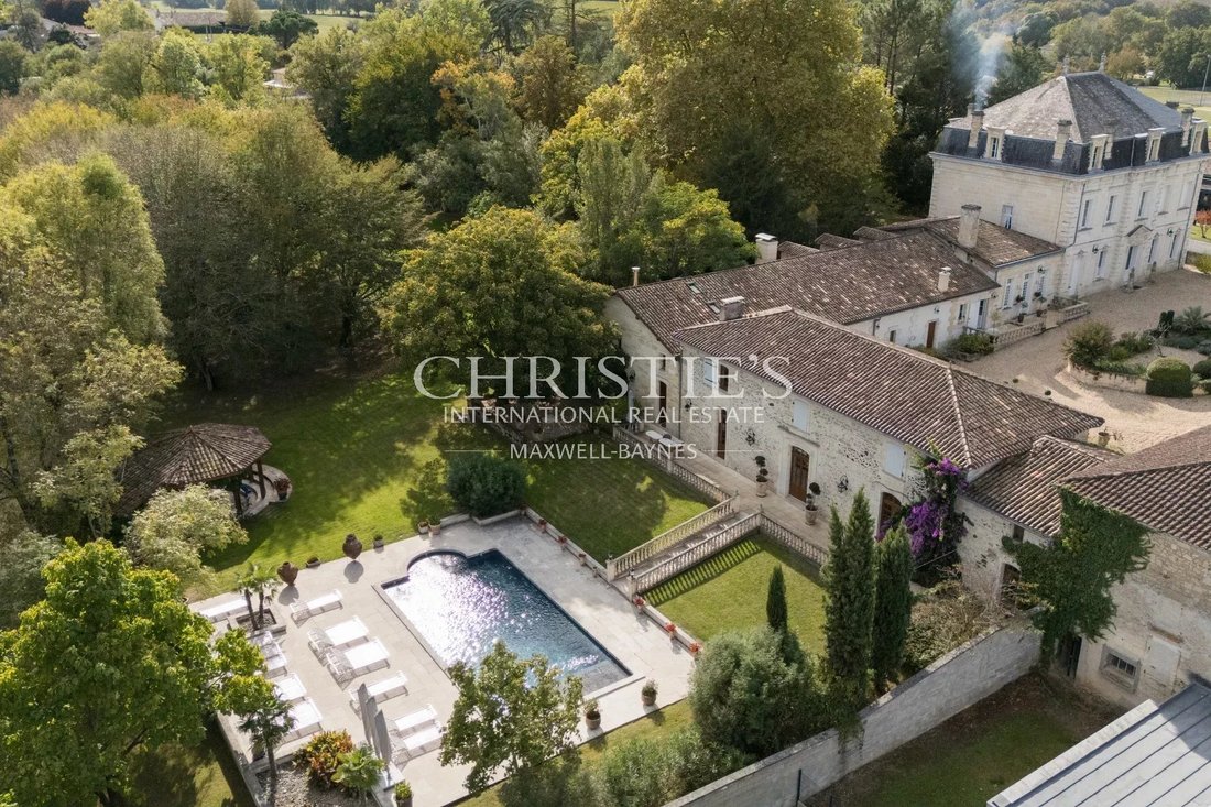 Estate in Libourne, Nouvelle-Aquitaine, France 1 - 16326756