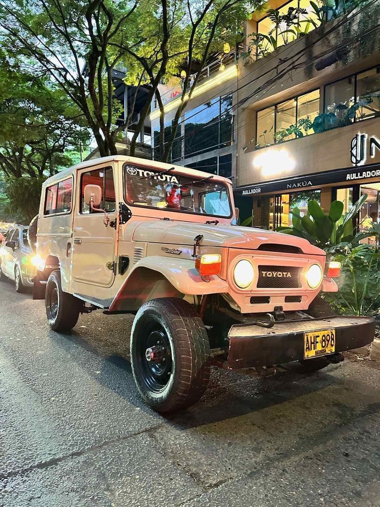 Suv in Glendale, United States 1 - 16331128