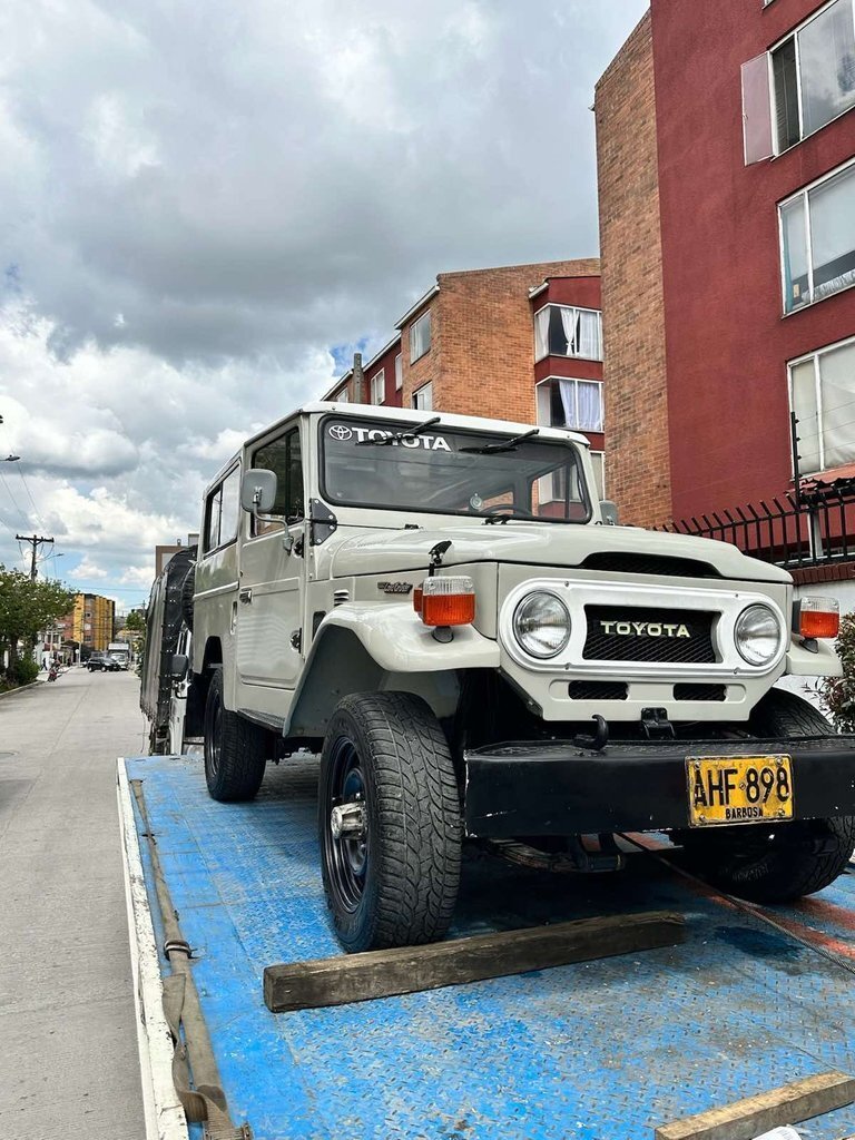 Suv in Glendale, United States 3 - 16331128