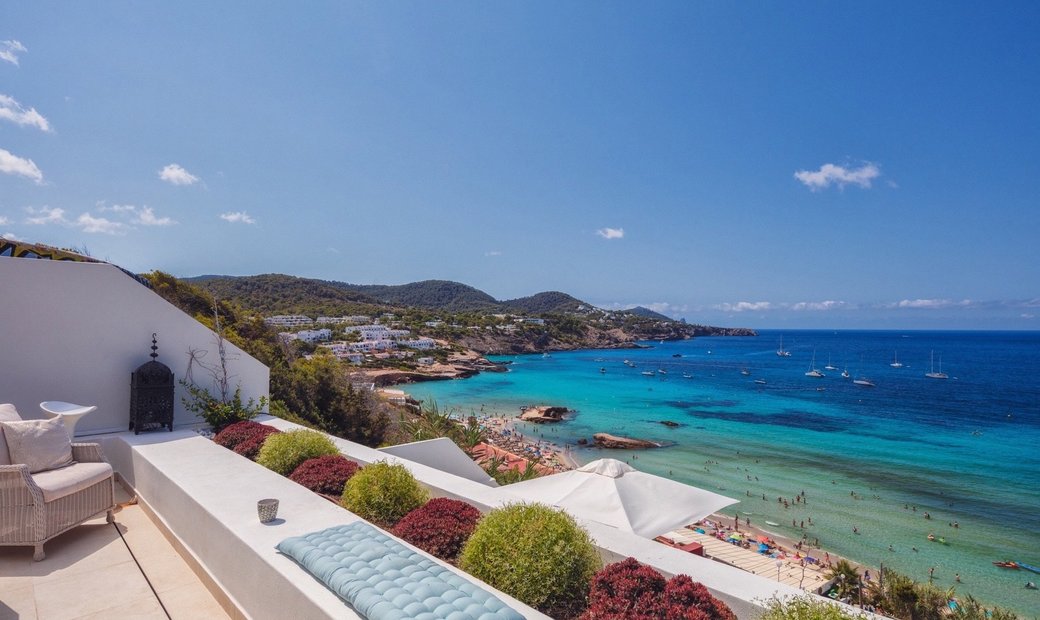 A closer look at Modern Penthouse Apartment With Private Business Solutions