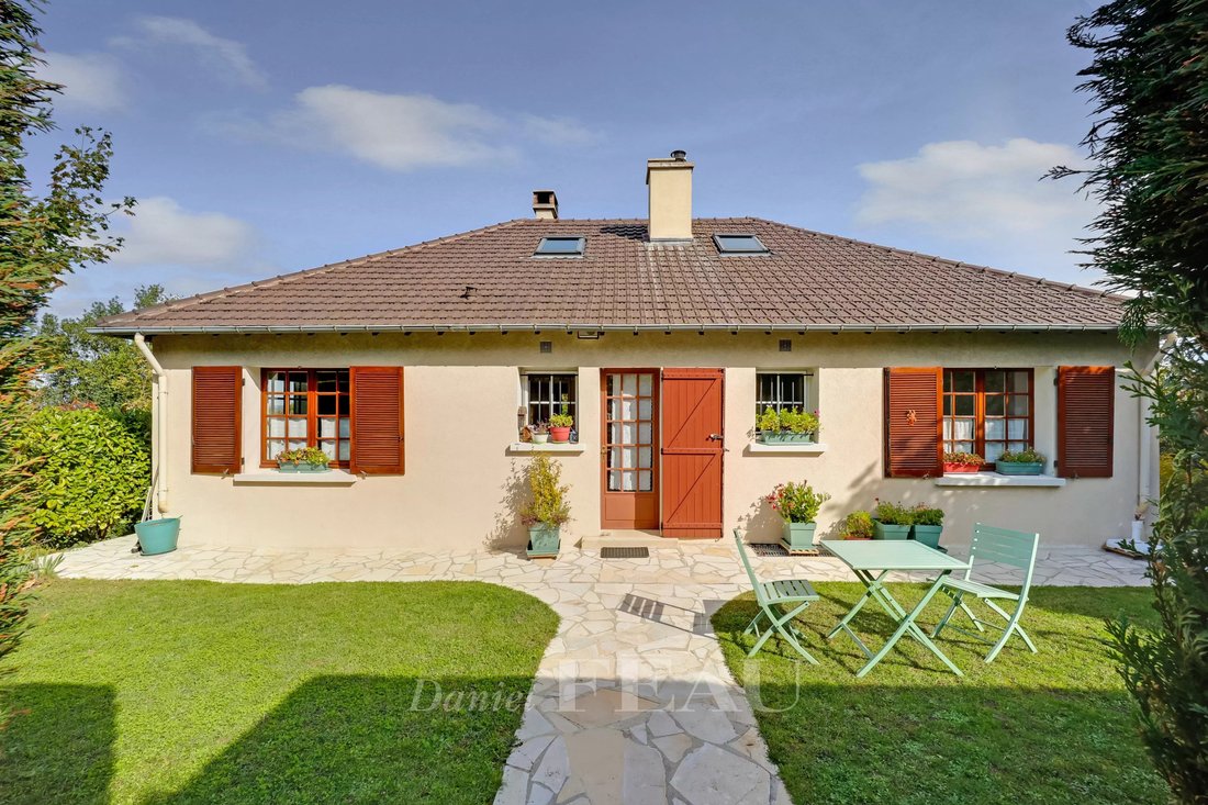 House in Sud, Chambourcy, France 4 - 16333232