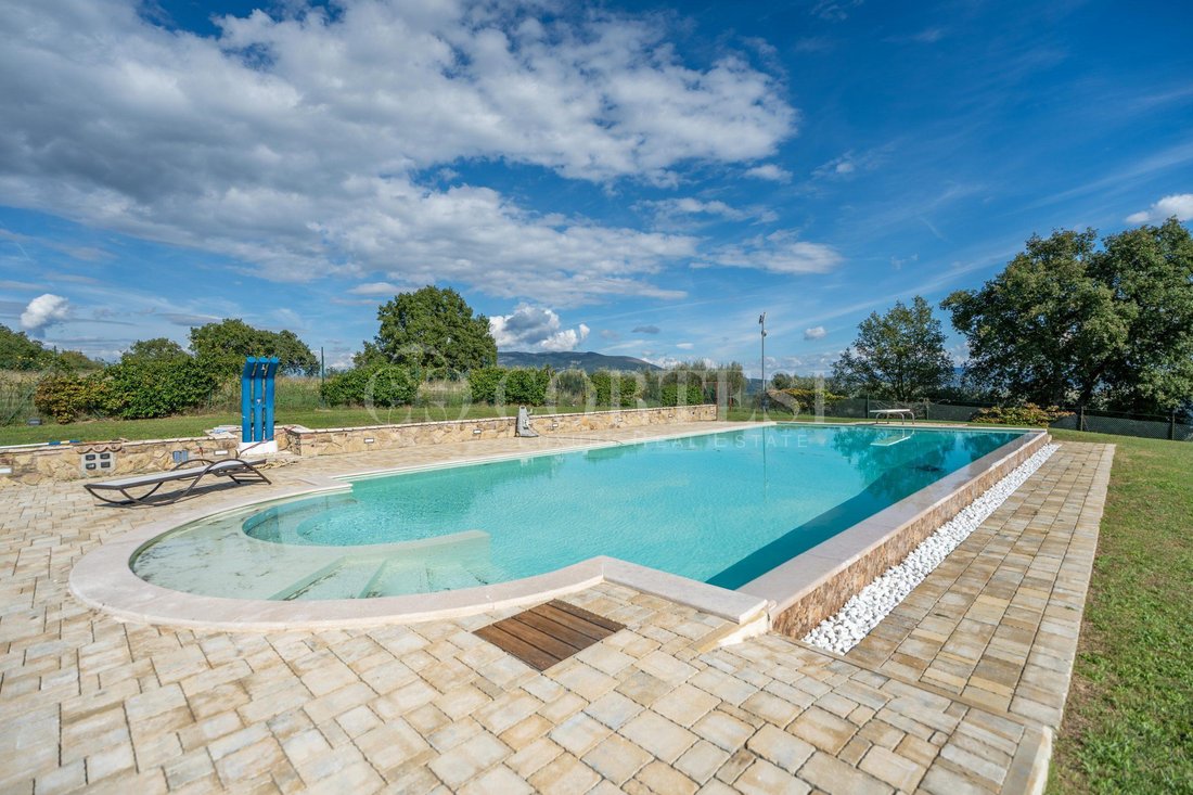 Villa in Corciano, Umbria, Italy 3 - 16336301