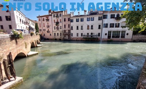 House in Cathedral - Piazza dei Signori, Treviso, Italy 1