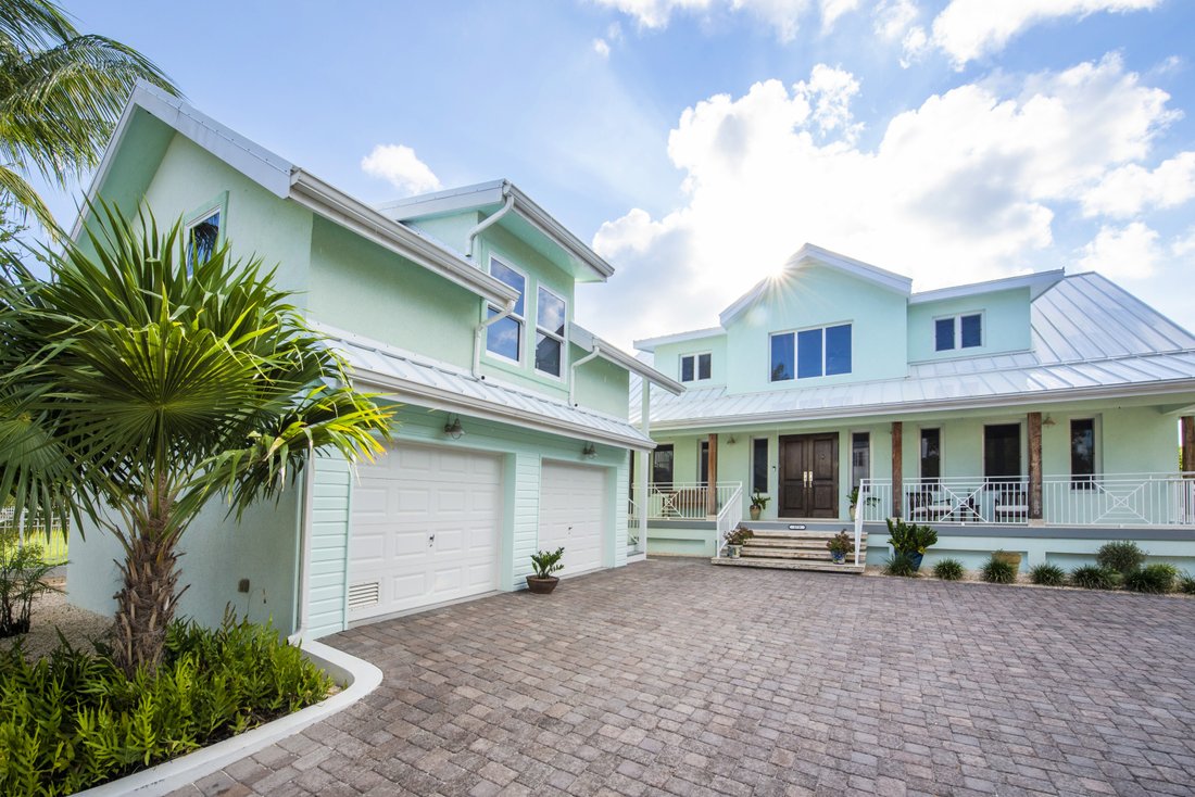 House in Savannah, Bodden Town, Cayman Islands 1 - 16337356