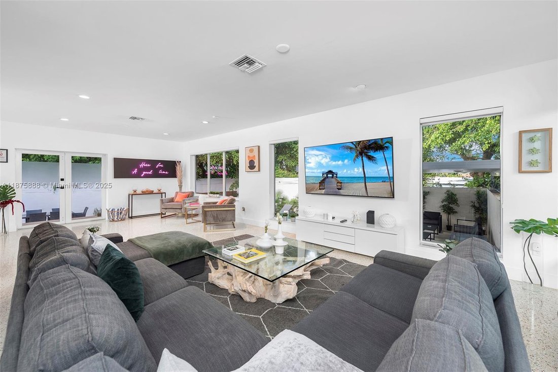 House in Miami, Florida, United States 5 - 16337193