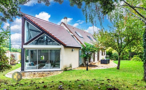 House in Sud, Plaisir, France 1