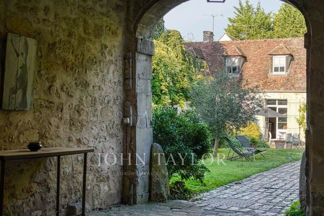 House in Senlis, Hauts-de-France, France 1 - 16335002
