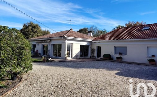 Léognan Xviiith Century Castle Annex Park Swimming Pool Tennis