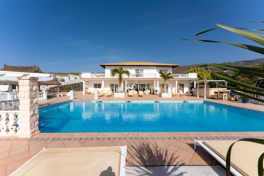 Villa in Adeje, Canary Islands, Spain 1 - 16333476
