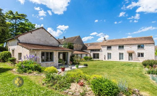 Estate in Houdan, Ile-de-France, France 1