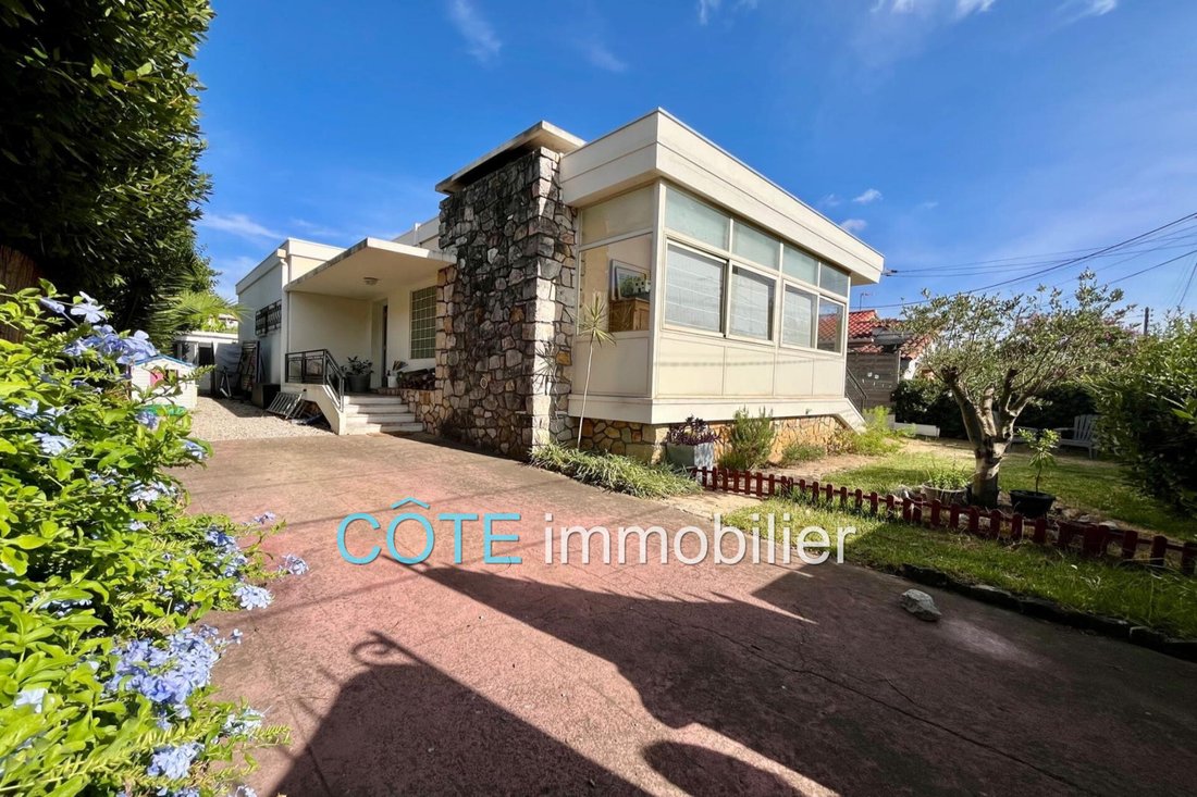 Villa in Saint Maymes-Lauvert, Antibes, France 2 - 16336955
