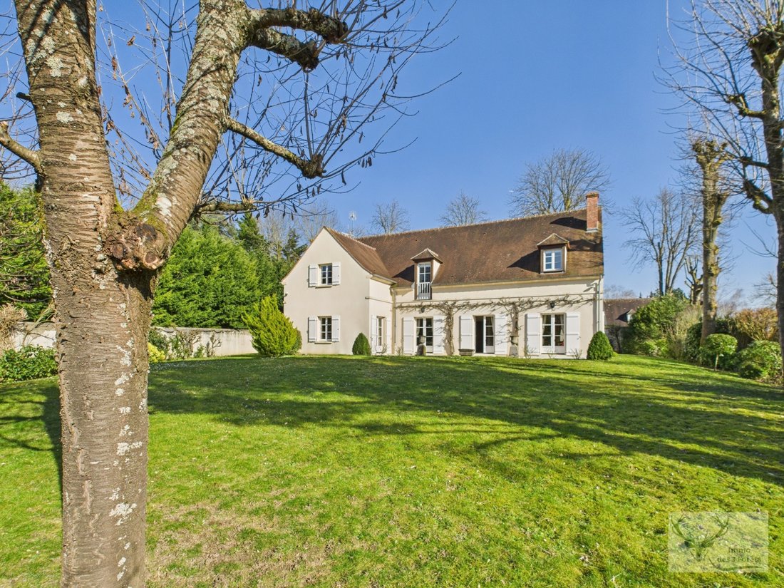 House in Senlis, Hauts-de-France, France 1 - 16334539