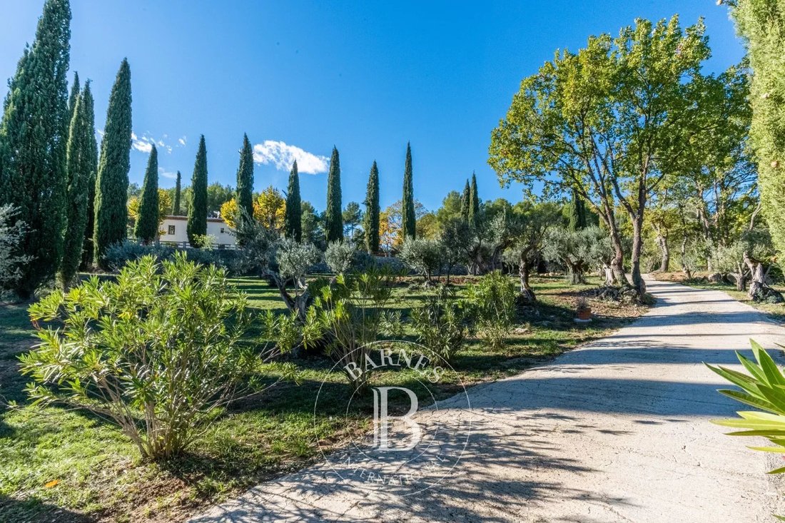 Estate in Flayosc, Provence-Alpes-Côte d'Azur, France 1 - 12367901