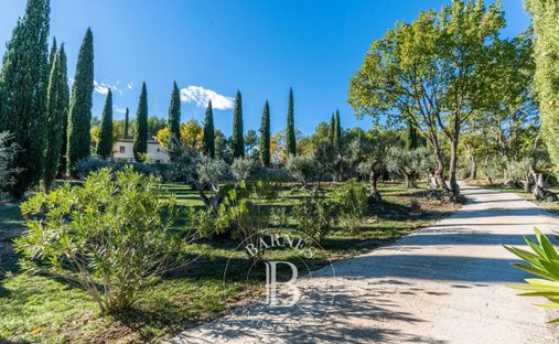 Estate in Flayosc, Provence-Alpes-Côte d'Azur, France 1
