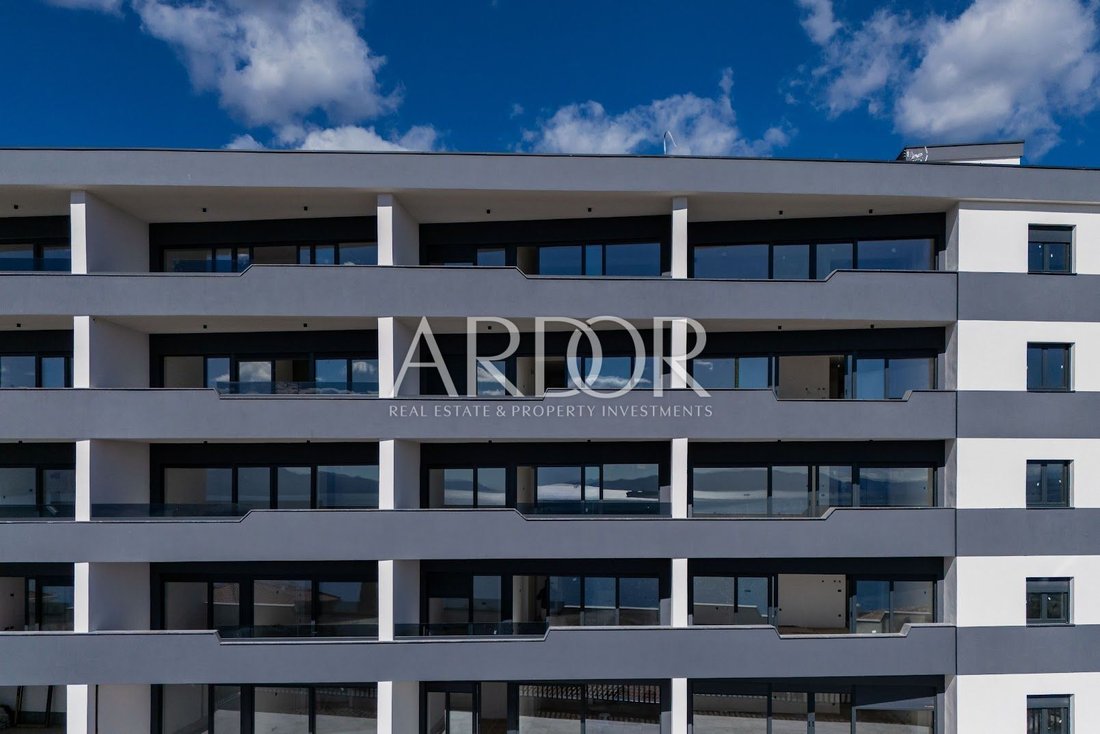 Apartment in Mjesni odbor Kantrida, Grad Rijeka, Primorje-Gorski Kotar County 2 - 15962477