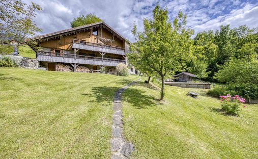 Casa a Nord, Thones, Francia 1