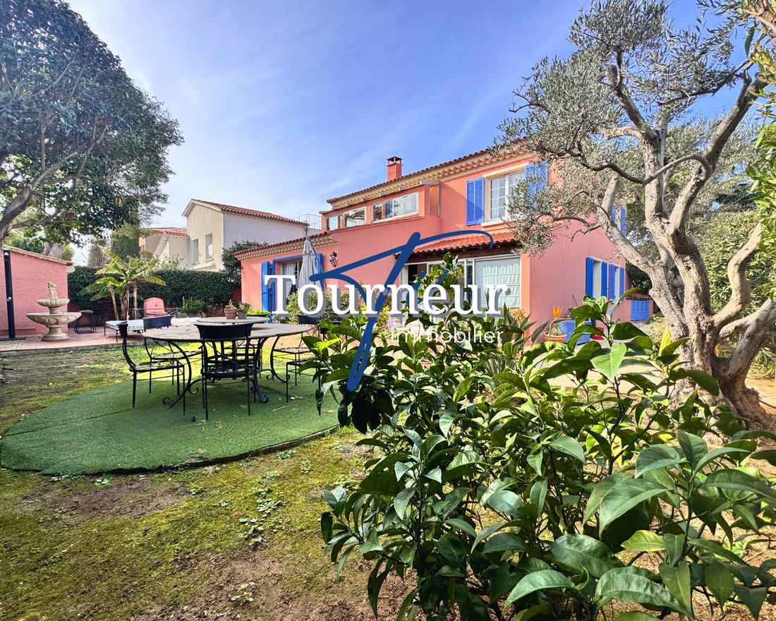 Villa à Nord, Sanary-sur-Mer, France 1 - 16334803