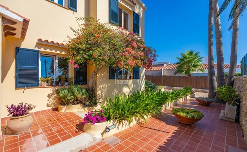 Villa in Es Castell, Balearische Inseln, Spanien 1