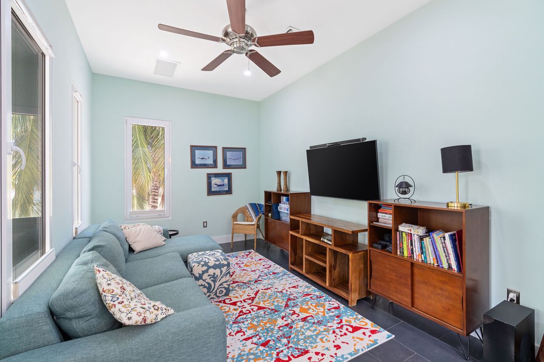 House in Savannah, Bodden Town, Cayman Islands 4 - 16337356