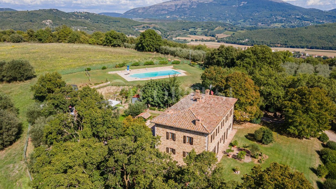 Villa in Corciano, Umbria, Italy 2 - 16336301