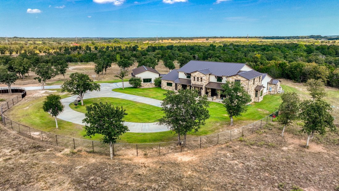 Farm Ranch in Mineral Wells, Texas, United States 2 - 16335640