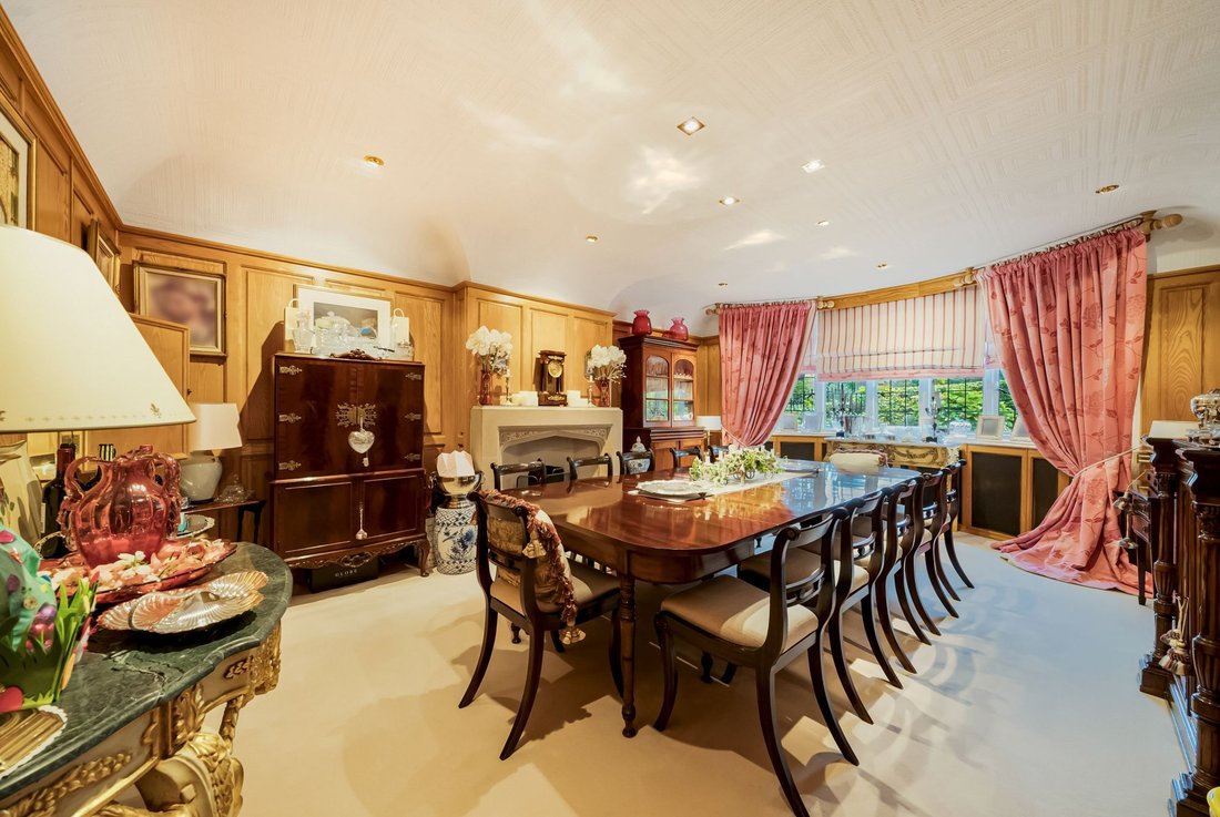 House in Woodcote Green, London Borough of Croydon, England 2 - 16336575