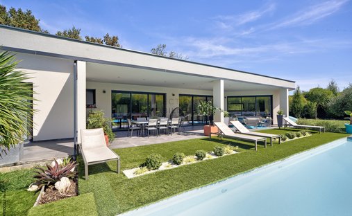 House in Sud, Saint-Jean, France 1