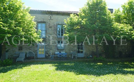 Castle for Sale in Saint-Émilion, Nouvelle-Aquitaine, France