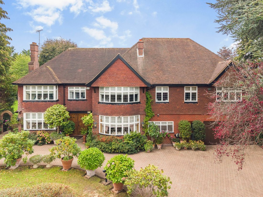House in Woodcote Green, London Borough of Croydon, England 3 - 16336575