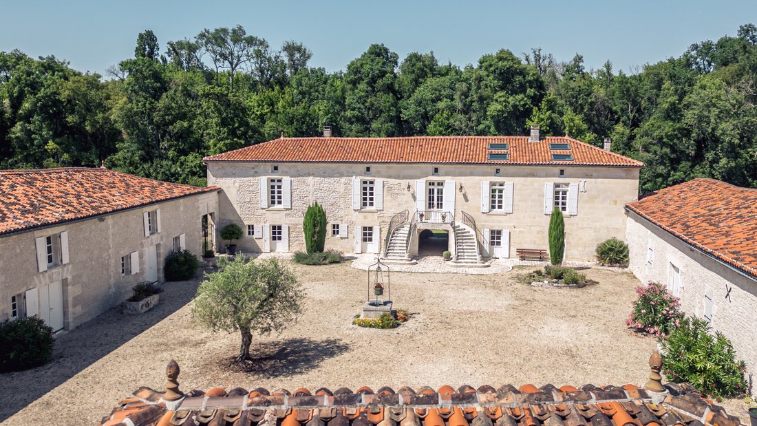 House in Bourg-Charente, Nouvelle-Aquitaine, France 1 - 16351014