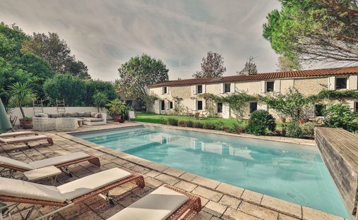 Estate in Saint-Xandre, Nouvelle-Aquitaine, France 1