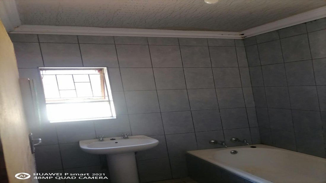 House in Vanderbijlpark C. E. 5, Gauteng, South Africa 3 - 16340038