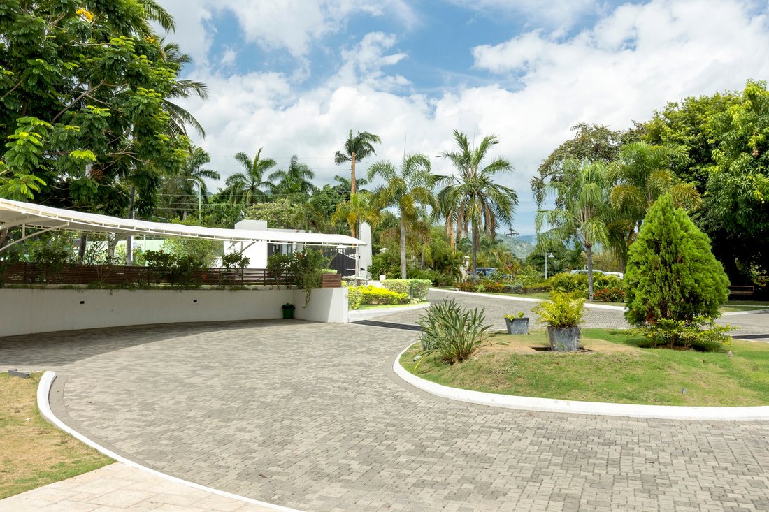 House in Kingston 8, Jamaica 4 - 16340662