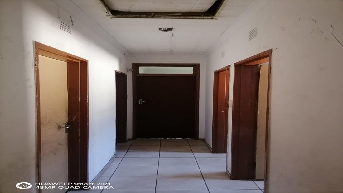 House in Vanderbijlpark C. E. 5, Gauteng, South Africa 5 - 16340038