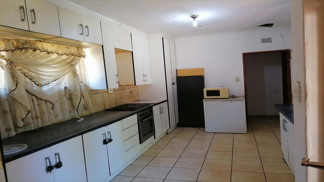 House in Vanderbijlpark C. E. 5, Gauteng, South Africa 4 - 16340038