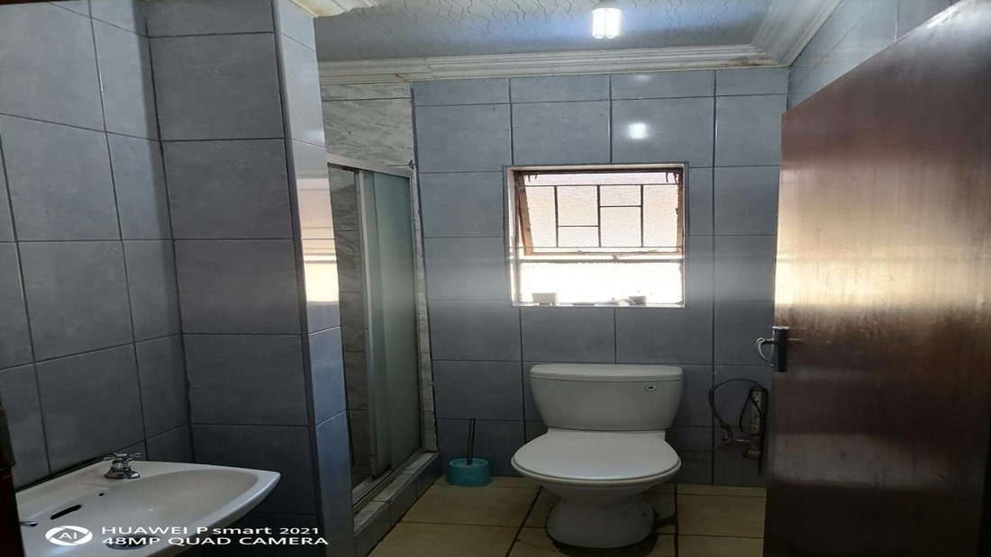 House in Vanderbijlpark C. E. 5, Gauteng, South Africa 2 - 16340038