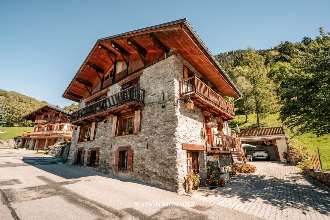 Chalet in Montvalezan, Auvergne-Rhône-Alpes, France 1 - 16339939