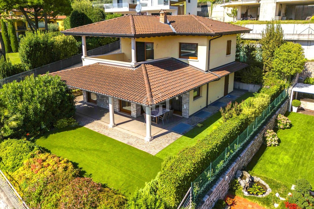 Villa in Sarnico, Lombardy, Italy 2 - 16338399