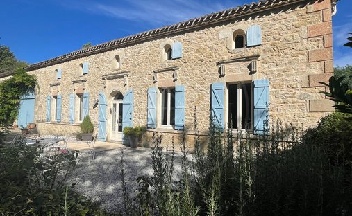 Stunning Château In Gironde With Its Landscaped Park And Breathtaking Views Of The Countryside