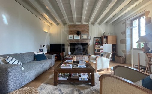 Stunning Château In Gironde With Its Landscaped Park And Breathtaking Views Of The Countryside