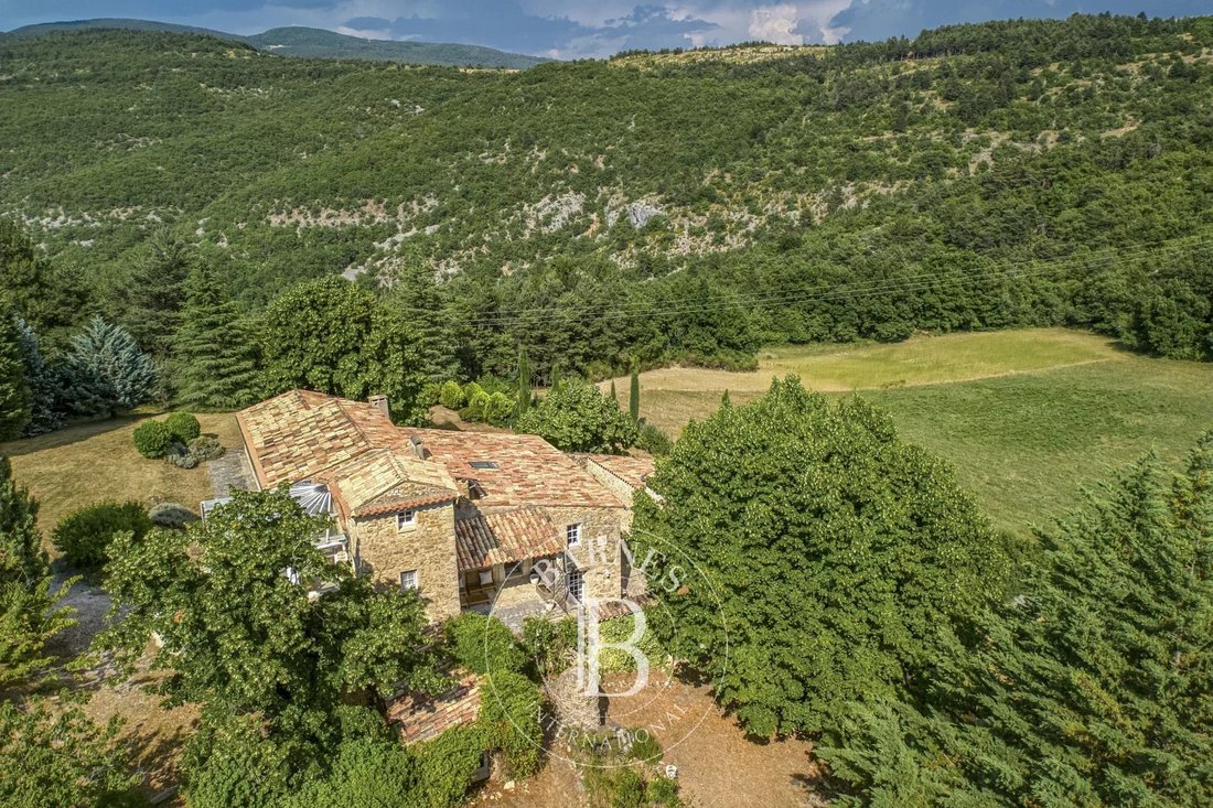 Estate in Sault, Provence-Alpes-Côte d'Azur, France 1 - 16338395