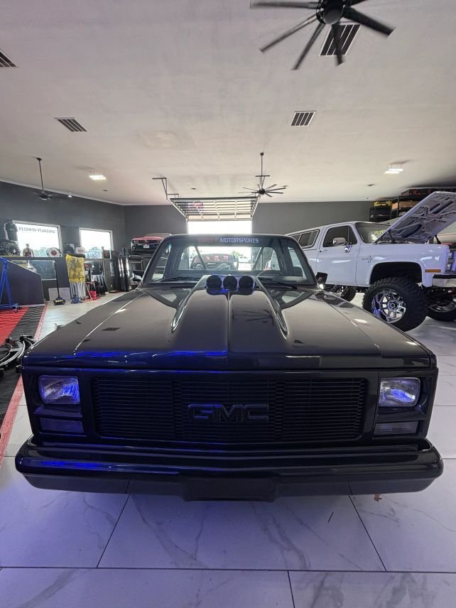 1985 Chevrolet C10 Custom in Osage Beach, MO, United States 1 - 16339478