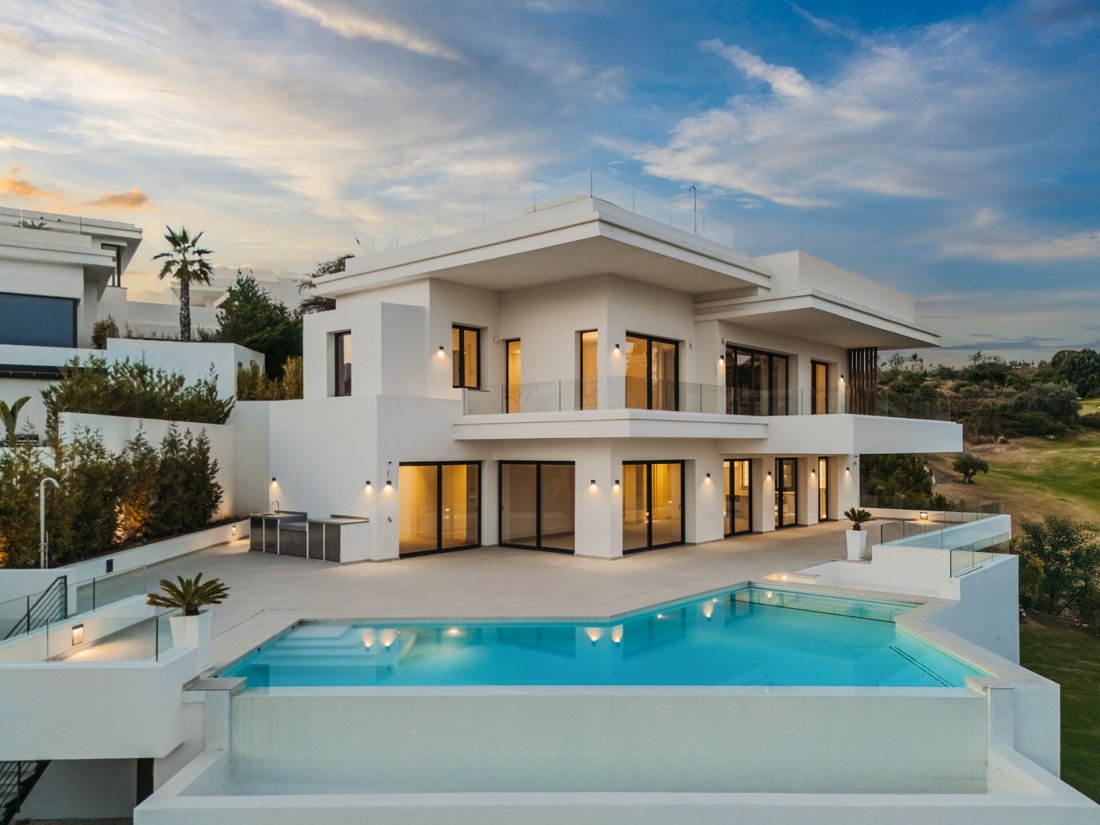 Villa in Estepona, Andalusia, Spain 1 - 16338159
